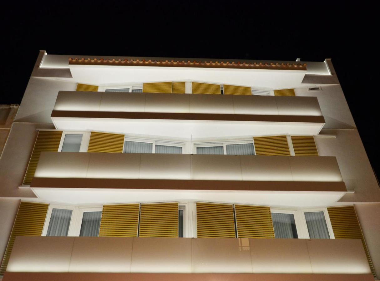 Suites Port Камбрильс Экстерьер фото